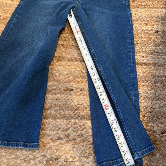 Boden Size 4 Dark Wash Wide Leg Cropped Jeans - Picture 4 of 7